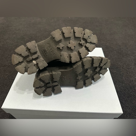 Prada Monolith pointy technical patent leather booties - Picture 5 of 6